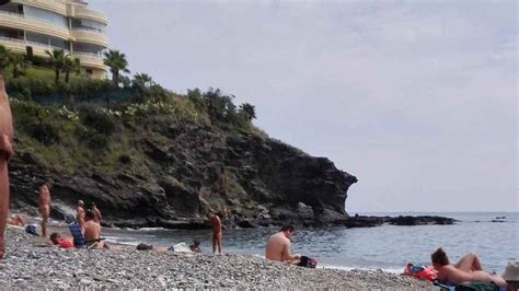 playa guadalmar naturista|Cómo llegar a las mejores playas nudistas de Málaga。